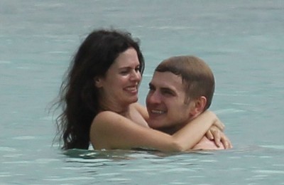 Rachel-Bilson-bikini-pregnant-pics-Barbados2-whatisusa.info